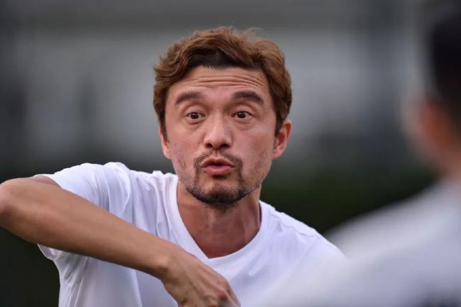 阿姨的脸被遮住了